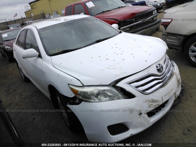 4T4BF3EK4BR088549 - 2011 TOYOTA CAMRY SE/LE/XLE WHITE photo 1