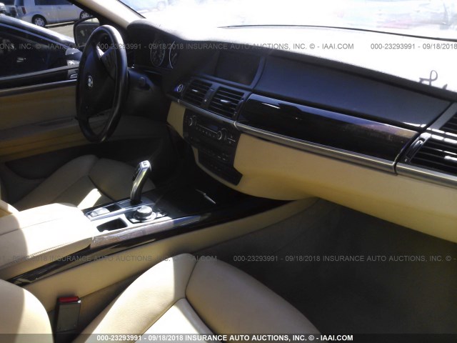 5UXZV4C55D0G53812 - 2013 BMW X5 XDRIVE35I WHITE photo 5