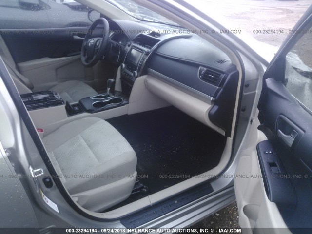 4T4BF1FK4DR321979 - 2013 TOYOTA CAMRY L/SE/LE/XLE BEIGE photo 5