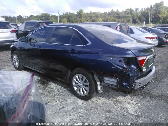 4T1BF1FK1HU708604 - 2017 TOYOTA CAMRY LE/XLE/SE/XSE Dark Blue photo 3