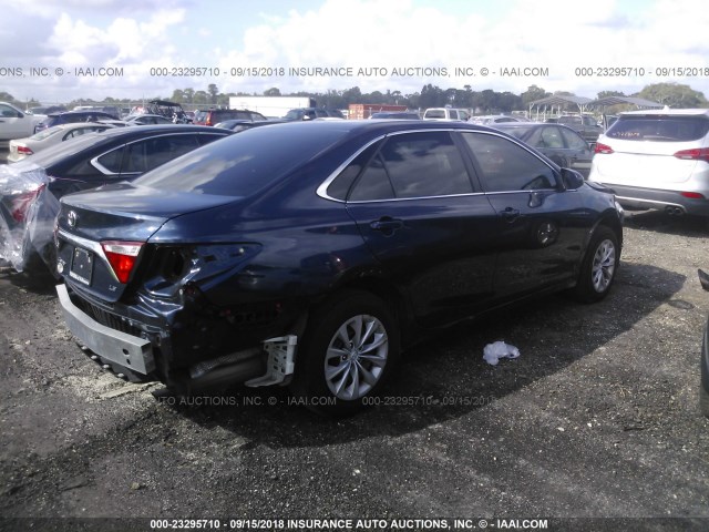 4T1BF1FK1HU708604 - 2017 TOYOTA CAMRY LE/XLE/SE/XSE Dark Blue photo 4