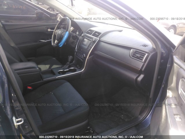 4T1BF1FK1HU708604 - 2017 TOYOTA CAMRY LE/XLE/SE/XSE Dark Blue photo 5
