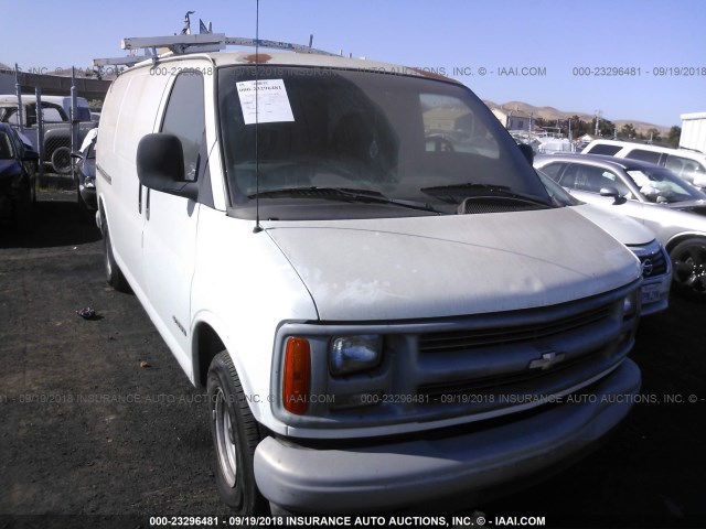 1GCFG15M621170304 - 2002 CHEVROLET EXPRESS G1500  WHITE photo 1