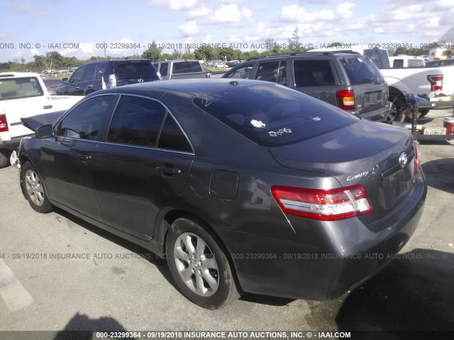 4T1BF3EK4BU162823 - 2011 TOYOTA CAMRY SE/LE/XLE GRAY photo 3