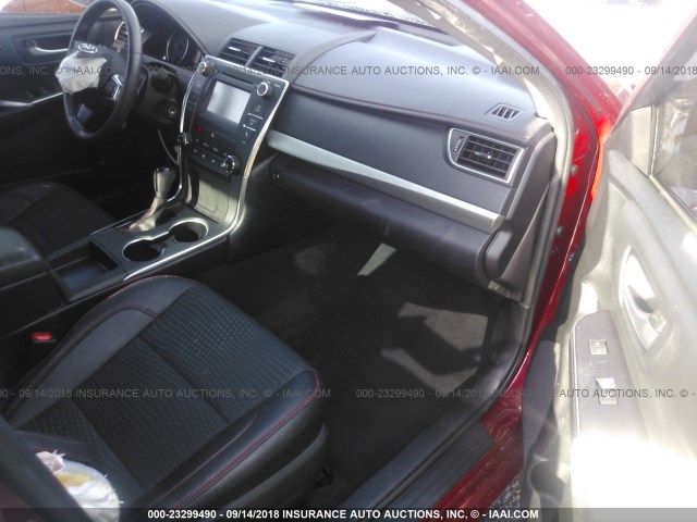 4T1BF1FK9FU981366 - 2015 TOYOTA CAMRY LE/XLE/SE/XSE RED photo 5