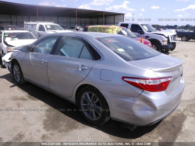 4T1BF1FK5FU978657 - 2015 TOYOTA CAMRY LE/XLE/SE/XSE SILVER photo 3