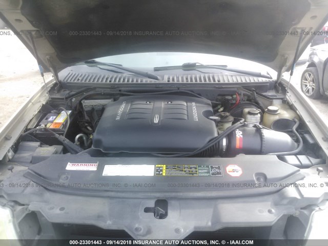 5LMFU27R94LJ20147 - 2004 LINCOLN NAVIGATOR 金色 照片 10