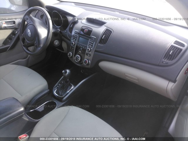 KNAFU5A29D5688100 - 2013 KIA FORTE EX SILVER photo 5