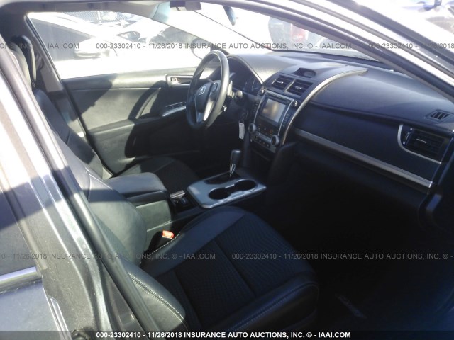 4T1BF1FK7DU219649 - 2013 TOYOTA CAMRY L/SE/LE/XLE ნაცრისფერი ფოტო 5