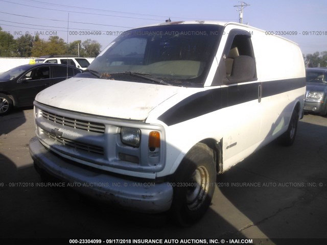 1GCFG15W811144898 - 2001 CHEVROLET EXPRESS G1500  WHITE photo 2