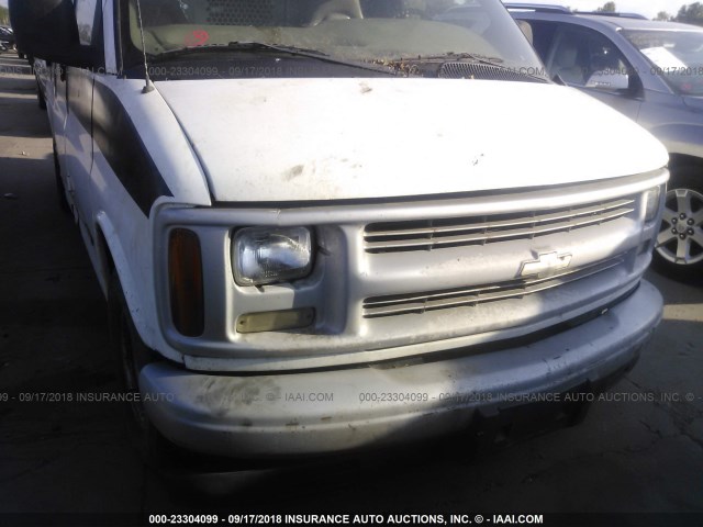 1GCFG15W811144898 - 2001 CHEVROLET EXPRESS G1500  WHITE photo 6