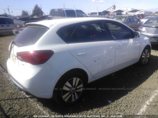 KNAFU5A28D5742082 - 2013 KIA FORTE EX WHITE photo 4