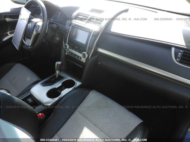 4T1BF1FK4DU287908 - 2013 TOYOTA CAMRY L/SE/LE/XLE მუქი ლურჯი ფოტო 5