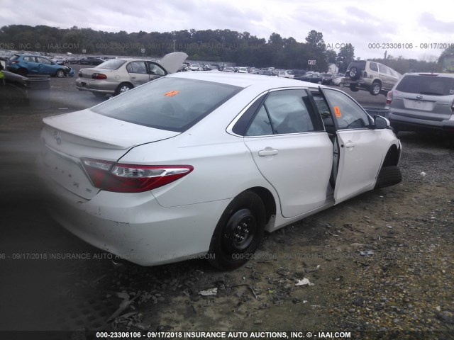4T1BF1FK8HU403228 - 2017 TOYOTA CAMRY LE/XLE/SE/XSE WHITE photo 4