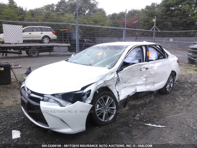 4T1BF1FK8HU403228 - 2017 TOYOTA CAMRY LE/XLE/SE/XSE WHITE photo 6