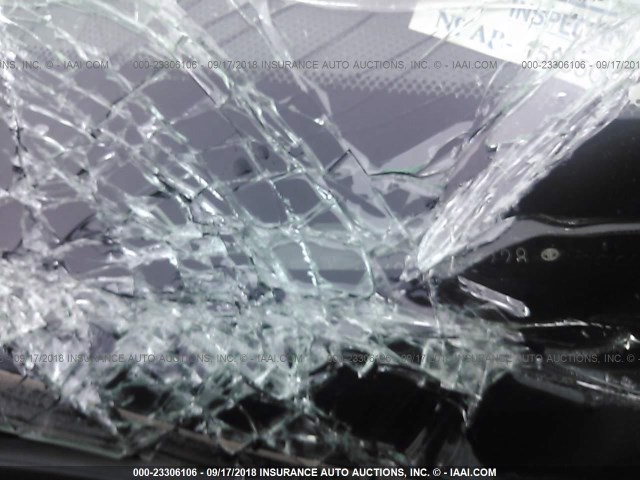 4T1BF1FK8HU403228 - 2017 TOYOTA CAMRY LE/XLE/SE/XSE WHITE photo 9