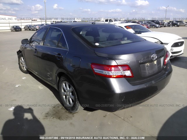 4T4BF3EK8BR187584 - 2011 TOYOTA CAMRY SE/LE/XLE GRAY photo 3