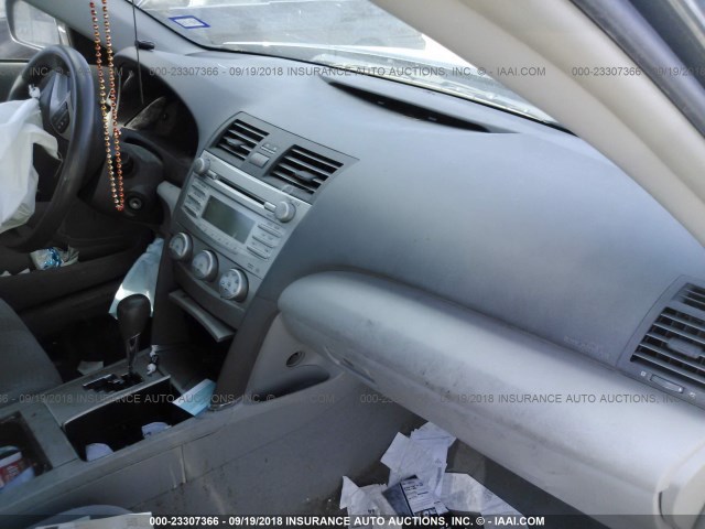 4T4BF3EK8BR187584 - 2011 TOYOTA CAMRY SE/LE/XLE GRAY photo 5