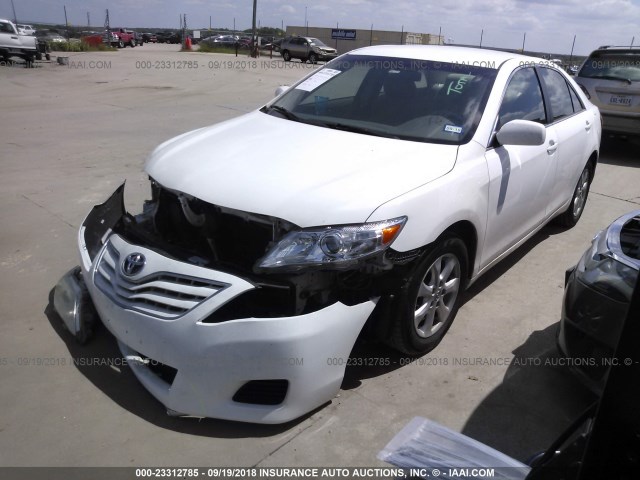 4T4BF3EK4BR153111 - 2011 TOYOTA CAMRY SE/LE/XLE WHITE photo 2