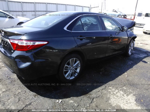 4T1BF1FK0GU520798 - 2016 TOYOTA CAMRY LE/XLE/SE/XSE 深蓝色 照片 4