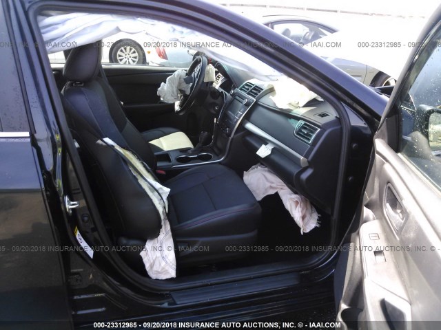 4T1BF1FK0GU520798 - 2016 TOYOTA CAMRY LE/XLE/SE/XSE 深蓝色 照片 5