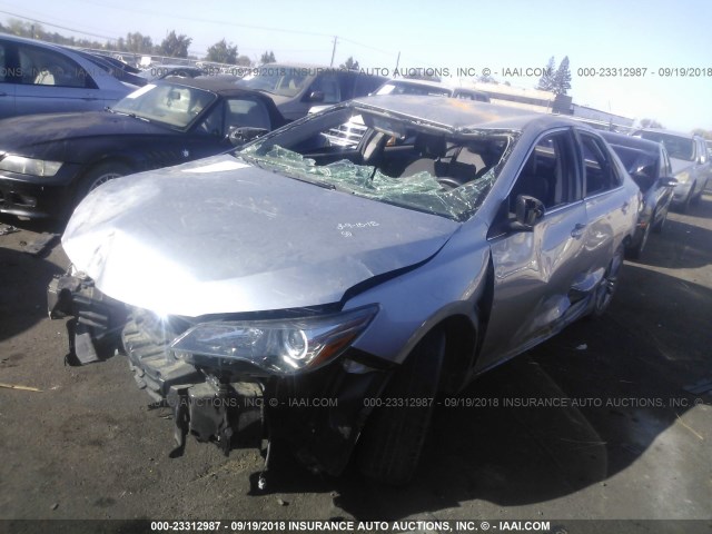4T1BF1FKXGU166062 - 2016 TOYOTA CAMRY LE/XLE/SE/XSE SILVER photo 2