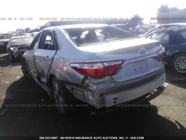 4T1BF1FKXGU166062 - 2016 TOYOTA CAMRY LE/XLE/SE/XSE SILVER photo 3