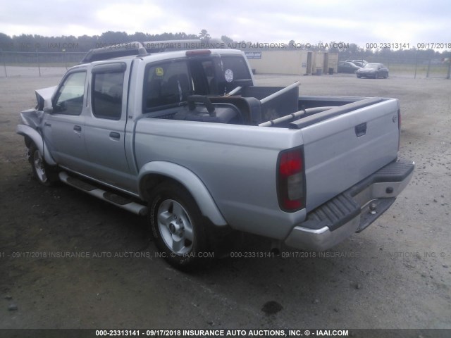 1N6ED27T9YC416061 - 2000 NISSAN FRONTIER CREW CAB XE/CREW CAB SE SILVER photo 3