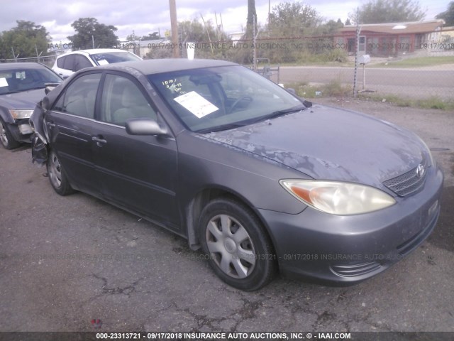 4T1BE32K42U555888 - 2002 TOYOTA CAMRY LE/XLE/SE GRAY photo 1