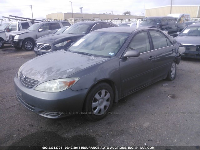 4T1BE32K42U555888 - 2002 TOYOTA CAMRY LE/XLE/SE GRAY photo 2