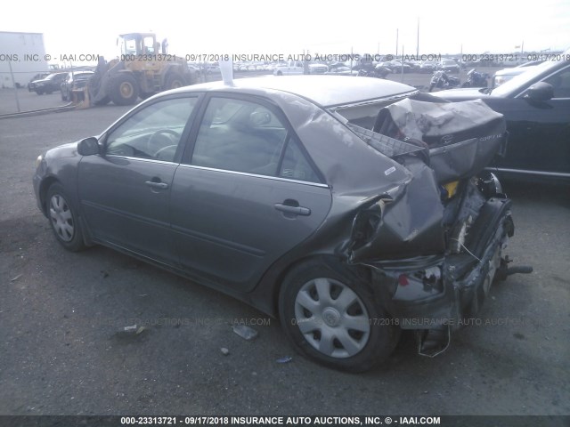 4T1BE32K42U555888 - 2002 TOYOTA CAMRY LE/XLE/SE GRAY photo 3