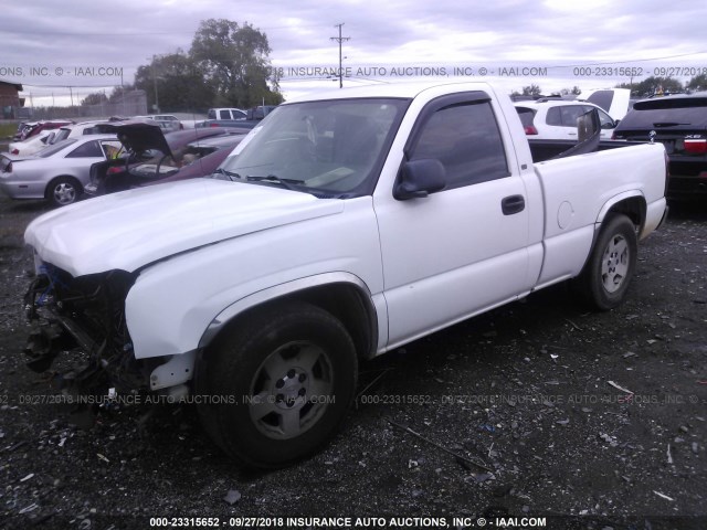 1GCEC14X05Z168542 - 2005 CHEVROLET SILVERADO C1500 WHITE photo 2