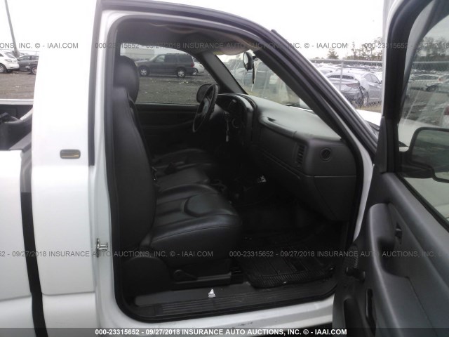 1GCEC14X05Z168542 - 2005 CHEVROLET SILVERADO C1500 WHITE photo 5