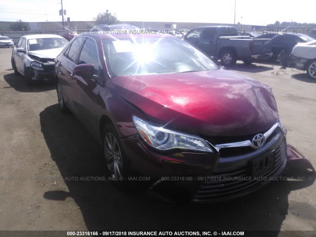 4T1BF1FK6HU739914 - 2017 TOYOTA CAMRY LE/XLE/SE/XSE RED photo 1
