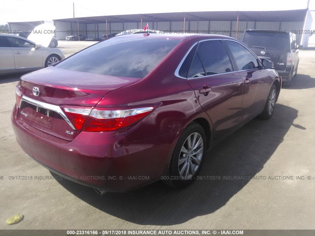 4T1BF1FK6HU739914 - 2017 TOYOTA CAMRY LE/XLE/SE/XSE RED photo 4