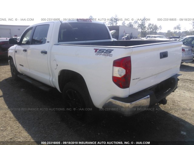 5TFEY5F11JX243787 - 2018 TOYOTA TUNDRA CREWMAX SR5 WHITE photo 3