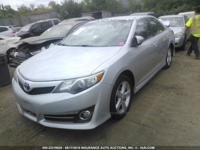 4T1BF1FK1CU192916 - 2012 TOYOTA CAMRY SE/LE/XLE SILVER photo 2