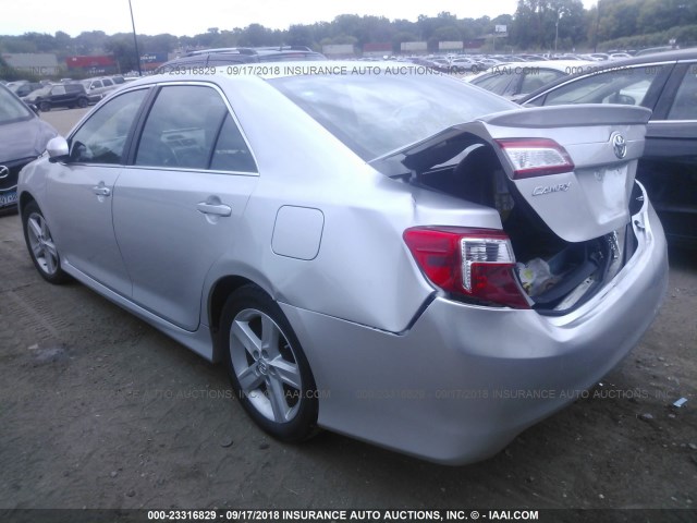 4T1BF1FK1CU192916 - 2012 TOYOTA CAMRY SE/LE/XLE SILVER photo 3