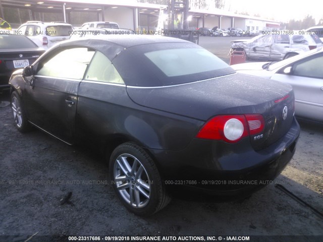 WVWFA71F28V028769 - 2008 VOLKSWAGEN EOS LUX 黑色 照片 3