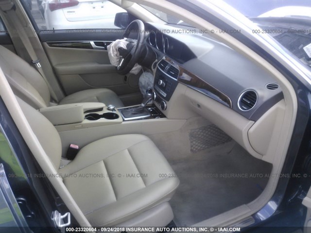 WDDGF4HB0DA756170 - 2013 MERCEDES-BENZ C 250 GRAY photo 5