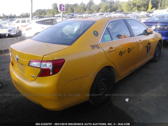 4T1BD1FK1EU140582 - 2014 TOYOTA CAMRY HYBRID/LE/XLE YELLOW photo 4