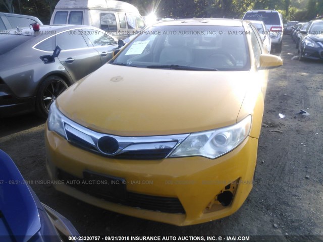 4T1BD1FK1EU140582 - 2014 TOYOTA CAMRY HYBRID/LE/XLE YELLOW photo 6