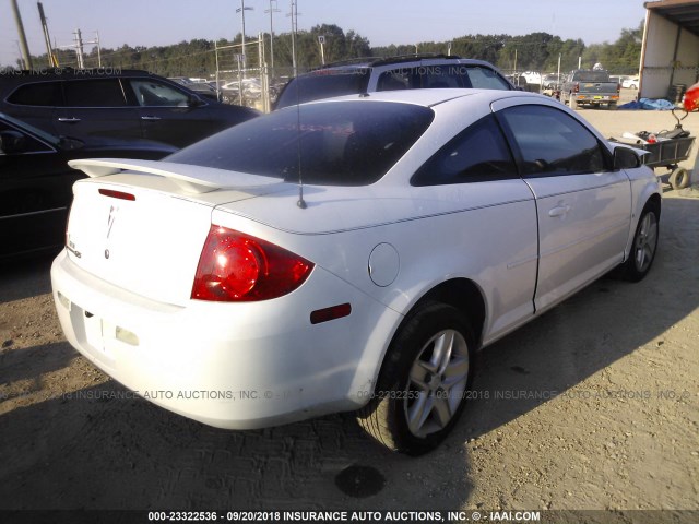 1G2AL18FX87104738 - 2008 PONTIAC G5 WHITE photo 4