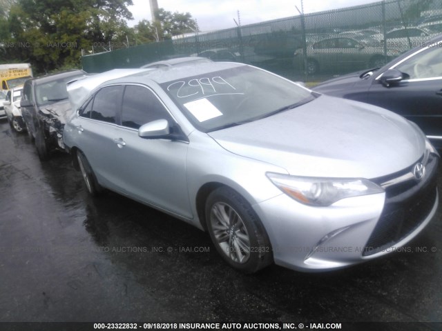 4T1BF1FKXHU740869 - 2017 TOYOTA CAMRY LE/XLE/SE/XSE GRAY photo 1