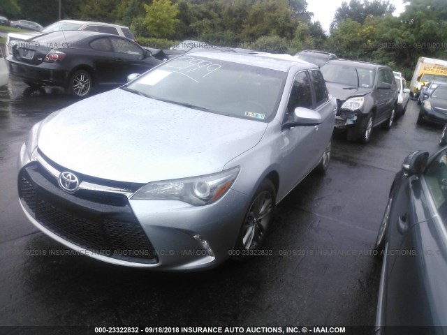 4T1BF1FKXHU740869 - 2017 TOYOTA CAMRY LE/XLE/SE/XSE GRAY photo 2