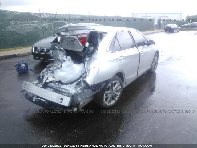 4T1BF1FKXHU740869 - 2017 TOYOTA CAMRY LE/XLE/SE/XSE GRAY photo 4