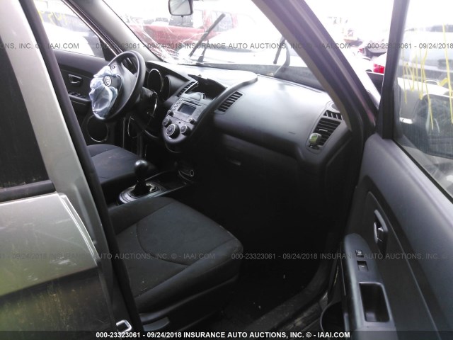 KNDJT2A27B7248828 - 2011 KIA SOUL +/!/SPORT GRAY photo 5