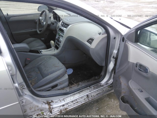 1G1ZC5E03AF190050 - 2010 CHEVROLET MALIBU 1LT ვერცხლისფერი ფოტო 5