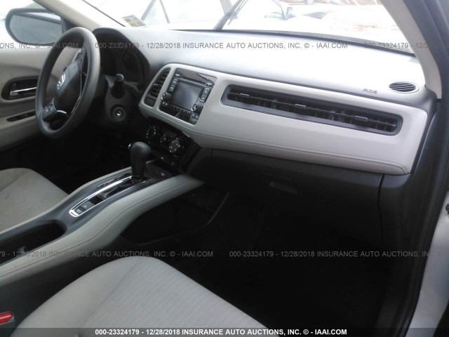 3CZRU5H38GM753395 - 2016 HONDA HR-V LX SILVER photo 5