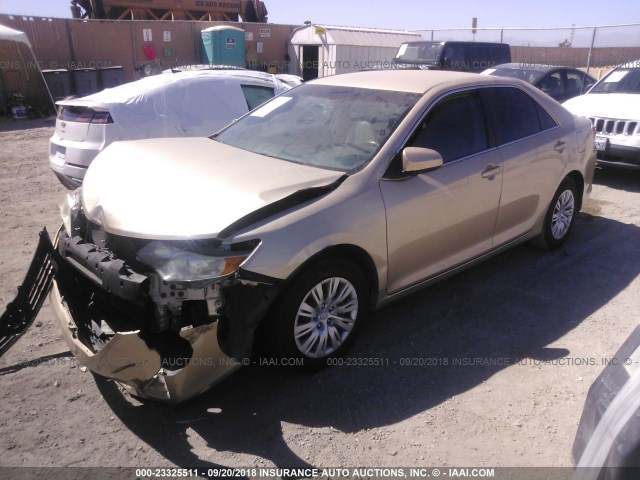 4T4BF1FK5CR231979 - 2012 TOYOTA CAMRY SE/LE/XLE GOLD photo 2